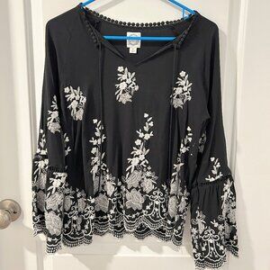 Francesca's NWOT Scalloped Bell Sleeve Blouse Top